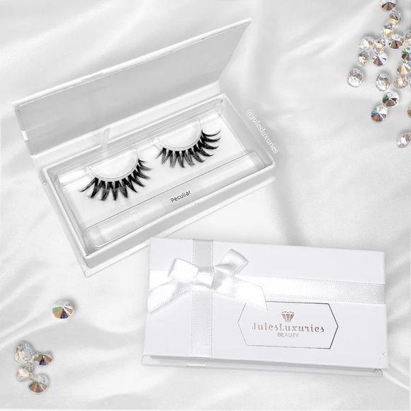 Peculiar Lashes - Picture 2 of 2